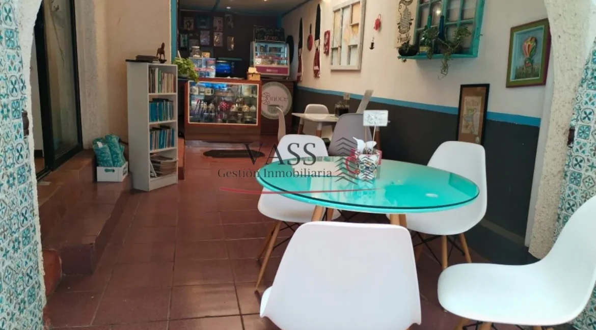 D_NQ_NP_2X_653339-MLC83562524962_042025-F-vass-vende-derecho-llaves-salon-de-belleza-vina-del-mar