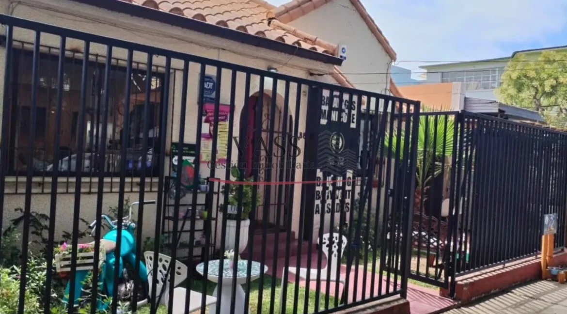 D_NQ_NP_2X_871844-MLC83855269669_042025-F-vass-vende-derecho-llaves-salon-de-belleza-vina-del-mar