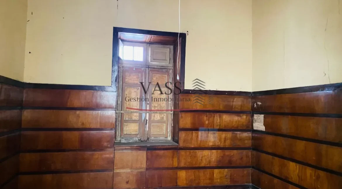 D_NQ_NP_2X_642975-MLC72558745191_102023-F-vass-vende-local-comercial-en-pleno-centro-huerfanos-stgo