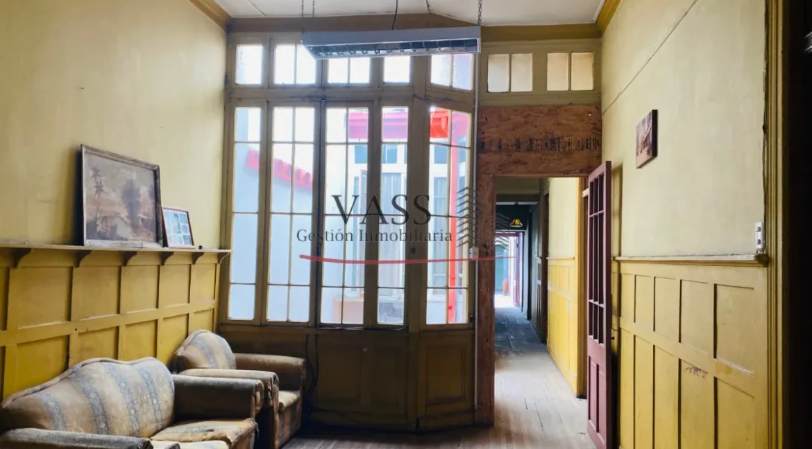 D_NQ_NP_2X_645928-MLC72558667091_102023-F-vass-vende-local-comercial-en-pleno-centro-huerfanos-stgo