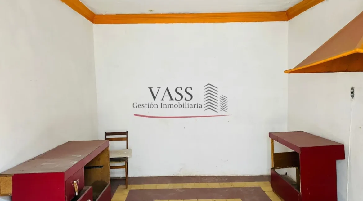 D_NQ_NP_2X_700267-MLC72489401862_102023-F-vass-vende-local-comercial-en-pleno-centro-huerfanos-stgo