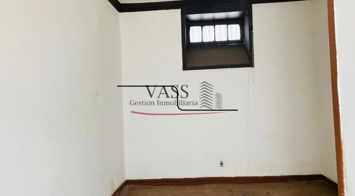 D_NQ_NP_2X_797349-MLC72489401856_102023-F-vass-vende-local-comercial-en-pleno-centro-huerfanos-stgo