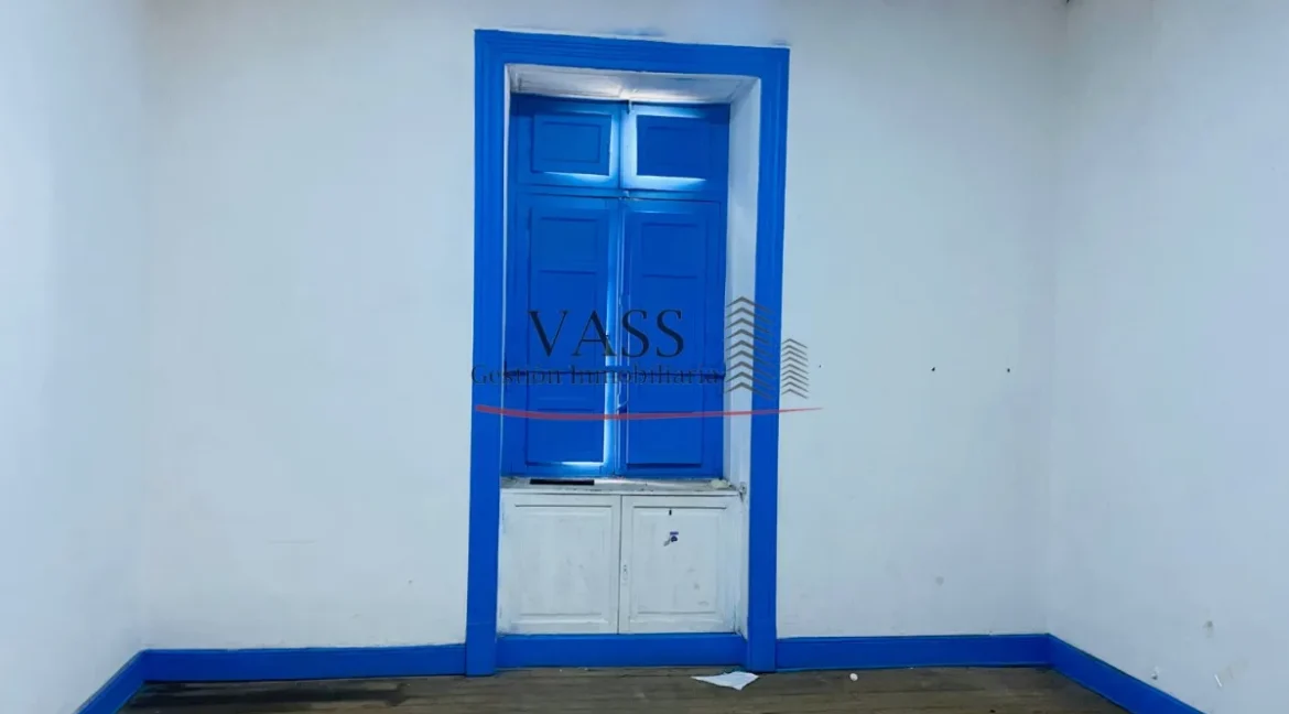 D_NQ_NP_2X_822542-MLC72489174438_102023-F-vass-vende-local-comercial-en-pleno-centro-huerfanos-stgo