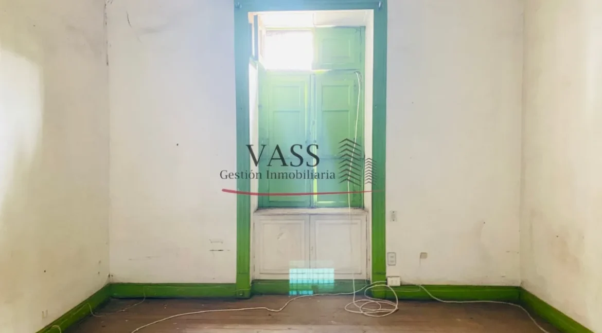 D_NQ_NP_2X_888184-MLC72558667083_102023-F-vass-vende-local-comercial-en-pleno-centro-huerfanos-stgo